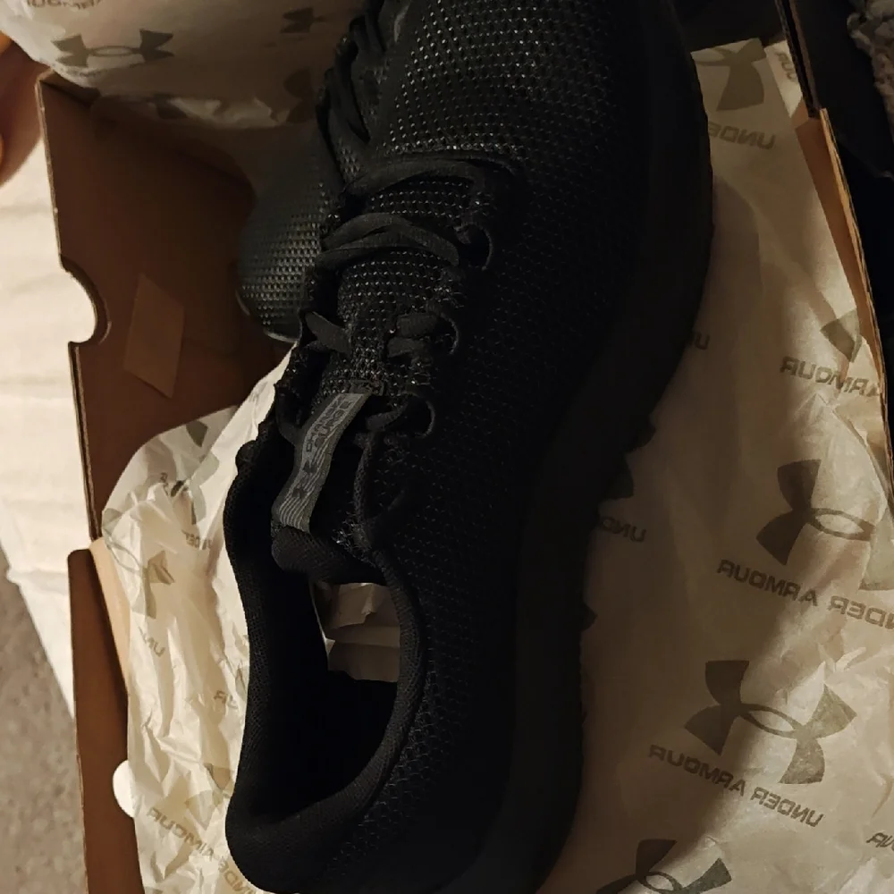 New Women's Surge 4 Black Athletic Shoes In Box - Picture 2 of 3